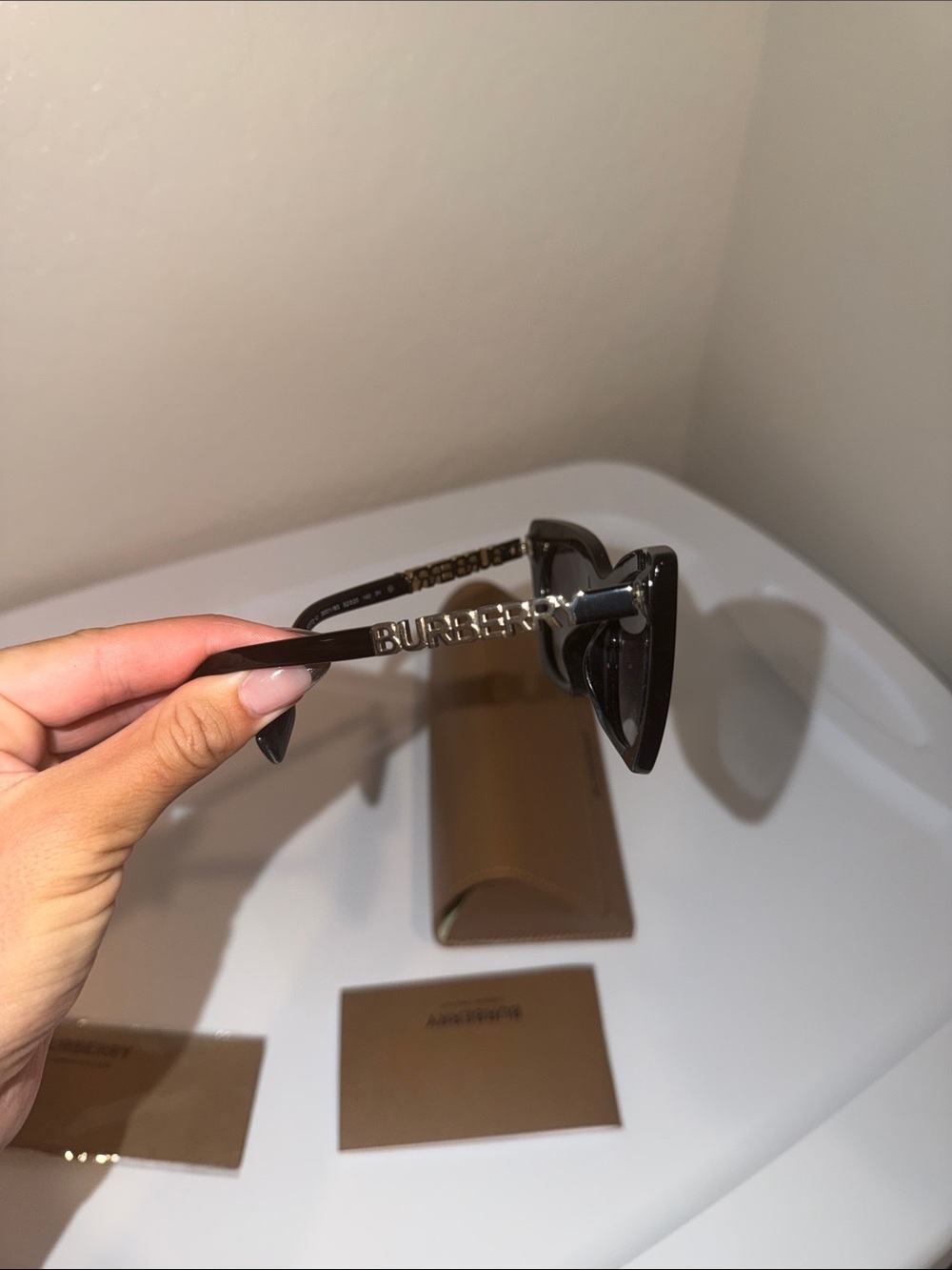 Burberry Black Sunglasses with Gold BURBERRY logo like new worn once - Picture 5 of 8